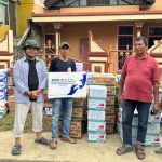 Manajemen TPPI bersama TubanPetro Group saat menyalurkan bantuan kemanusian untuk Sumatra.