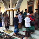 Warga muslim di Desa Suger, Kecamatan Jelbuk, Kabupaten Jember, Selasa pagi (4/6), sudah melaksanakan Salat Id.
