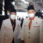 Kang Irwan (kiri) bersama Presiden PKS, Ahmad Syaikhu. foto: ist.