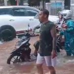 Banjir yang terjadi di Jalan Protokol Perempatan Pramuka, Tuban.