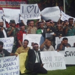 Aksi solidaritas masyarakat Mojokerto. Foto: SOFFAN/BANGSAONLINE
