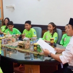 Wakil Wali Kota Pasuruan Adi Wibowo saat menemui 7 atlet renang yang akan mengikuti Kejurda Jawa Timur 2023.