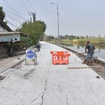 Proyek betonisasi ruas jalan di Tulangan-Durungbedug, Sidoarjo. Foto: Ist