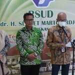 Direktur RSUD Slamet Martodirdjo, Raden Budi Santoso, beserta jajarannya. 