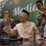 KH. Salahudin Wahid (Gus Solah) saat menggelar jumpa pers di Media Center alun-alun Jombang. (foto: rony suhartomo/BANGSAONLINE)
