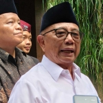 Bupati Blitar saat memberi keterangan ke awak media.