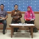 Kepala Dinas Pendidikan (Dispendik) Kota Surabaya Ikhsan saat menjelaskan program SKB. foto: YUDI ARIANTO/ BANGSAONLINE