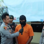 Pelaku tabrak lari saat dihadirkan di konferensi pers Polres Bangkalan