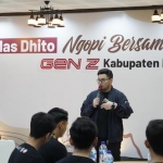 Calon Bupati Kediri nomor urut 2 Hanindhito Himawan Pramana saat berbicara dihadapan generasi Z