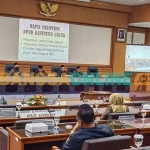 DPRD Gresik saat menggelar paripurna penyampaian laporan badan anggaran, dan pengambilan keputusan terhadap Raperda P-APBD 2022. Foto: SYUHUD/BANGSAONLINE