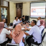 Peserta desk evaluasi internal triwulan IV Tahun 2024 saat berdiskusi. (Ist)