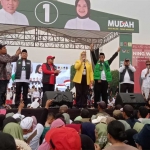 Ketua DPD Partai Golkar Kabupaten Pasuruan, Rias Yudikari Drastika, saat menghadiri kampanye akbar Paslon Mudah di Lapangan Puntir.