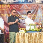 Bupati Mojokerto, Muhammad Albarra (dua dari kanan) di acara tasyakuran dan sedekah bumi bersama warga Desa Talunbrak.