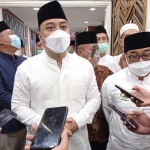 Eri Cahyadi Saat Pengukuhan Pimpinan Cabang Dewan Masjid Indonesia (DMI) se-Kota Surabaya di Graha Sawunggaling, Kantor Pemkot Surabaya, Minggu (11/4/2021).