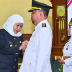 Gubernur Jatim, Khofifah Indar Parawansa, resmi melantik Nanik Endang Rusminiarti dan Suyatni Priasmoro sebagai Bupati dan Wakil Bupati Magetan. Foto: Devi/Bangsaonline.