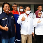 Suasana foto bersama saat kunjungan kerja Menteri ESDM di proyek pengembangan lapangan gas Jambaran-Tiung Biru (JTB), Desa Bandungrejo, Ngasem, Bojonegoro.