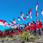 Sebanyak 77 bendera Merah Putih berhasil dikibarkan oleh Tim Ekspedisi 77 di puncak Gunung Arjuno tepat di peringatan HUT ke-77 Kemerdekaan RI pada Rabu (17/8/2022).