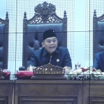 Ketua DPRD Kota Malang I Made Rian Diana Kartika (tengah) saat memimpin rapat paripurna.