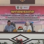 Wali Kota didampingi Kadindik Kota Madiun memberikan arahan terkait kurikulum yang akan diberlakukan di Kota Madiun. Foto: Hendro Suhartono/BANGSAONLINE