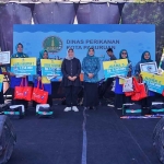 Pjs Wali Kota Pasuruan bersama para pemenang lomba memasak dalam rangka memperingati Hari Ikan Nasional.