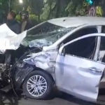 Mobil yang terlibat kecelakaan di Surabaya.