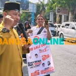 Ketua DPD PKS Kabupaten Kediri, Marenda Darwis, saat berorasi. Foto: MUJI HARJITA/BANGSAONLINE