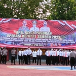 Bupati Sumenep, Achmad Fauzi, bersama kapolres dan dandim saat mengecek pasukan Operasi Ketupat Semeru 2022.