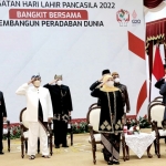 Gubernur Khofifah bersama jajaran mengikuti Upacara Peringatan Hari Lahir Pancasila secara virtual di Gedung Negara Grahadi, Kota Surabaya, Rabu (1/6/2022).