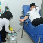 Wakil Wali Kota Pasuruan Adi Wibowo saat melakukan donor darah.