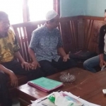 Nurjaini, Panitia Pemilihan Kepala Desa Kraton, Kecamatan Kraton, Kabupaten Pasuruan saat dikonfirmasi BANGSAONLINE.com di ruangannya.