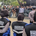 Aksi demo warga dan LSM terkait dampak buruk yang dirasakan akibat keberadaan tambang di Desa Sumberejo, Kecamatan Winongan, Kabupaten Pasuruan