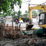 Proyek box culvert di jalan Panglima Sudirman, salah satu proyek yang dikerjakan di tahun APBD 2016. foto: SYUHUD/ BANGSAONLINE