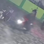 Tangkapan layar CCTV detik-detik saat pelaku membawa kabur motor korban