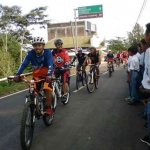 Suasana ngontel bareng di monumen Pangsar Jenderal Soedirman. 