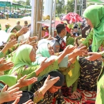 Khofifah Indar Parawansa saat menghadiri Harlah ke-77 Muslimat NU di Tegal.