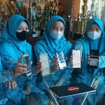 Sejumlah siswa Smamita Sidoarjo saat memamerkan karyanya yang menang di World Youth Invention and Innovation Award 2022.