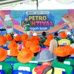 Direktur Keuangan dan Umum Petrokimia Gresik, Adityo Wibowo saat membuka Petro Fishtival Gogoh Iwak di Desa Gumeno, Kecamatan  Manyar. foto: ist.