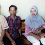 Orang tua tahanan narkoba yang diduga jadi korban penganiayaan saat melapor ke kantor Pores Sumenep. 