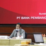 Direktur Utama Bank Jatim, Busrul Iman saat press conference virtual.