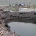 Lahan rusak karena penambangan pasir ilegal, masih menunggu reklamasi. foto: imron/BANGSAONLINE