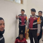 Petugas saat mengamankan terduga pelaku curanmor di Kota Batu.