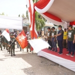 Bupati Yuhronur saat memberangkatkan Gerak Jalan Napak Tilas Mayangkara.