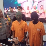 Kapolres Ngawi, AKBP Dwiasi Wiyatputera saat menggelar jumpa pers pengungkapan penganiayaan, Jumat (10/3/2023)
