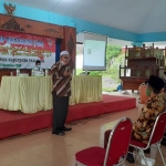 Ketua Dewan Pendidikan Pasuruan Habib Zainal Abidin saat berdialog  dengan  masyarakat di Pendopo Kecamatan Bangil, beberapa waktu lalu.