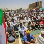 rakyat Sudan, menuntut kepada kekuasaan sipil. foto: net