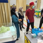 Bayi perempuan yang dibuang, kini sudah berada di rumah sakit SLG untuk perawatan. (Ist). 