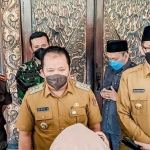 Bupati Hendy saat memberikan keterangan kepada awak media.