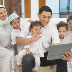 Wali Kota Kediri Abdullah Abu Bakar dan keluarga. (foto: ist)