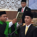 Guruh Dwi Prasetyo saat dilantik sebagai anggota PAW DPRD Kota Probolinggo periode 2024-2029.