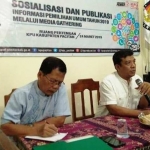 Damhudi, Ketua KPU Pacitan saat menggelar gathering dengan awak media.